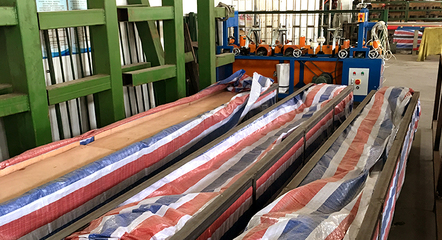 英华工厂迎俄罗斯客户门窗验货，深化国际销售合作